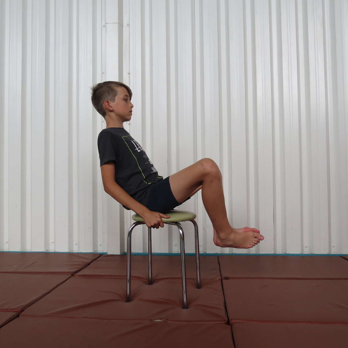 Ćwiczenie 6 na płaskostopie.
Model Kacper Kuształo