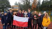 Sto osób biegło na 100 m w 100. rocznicę odzyskania niepodległości