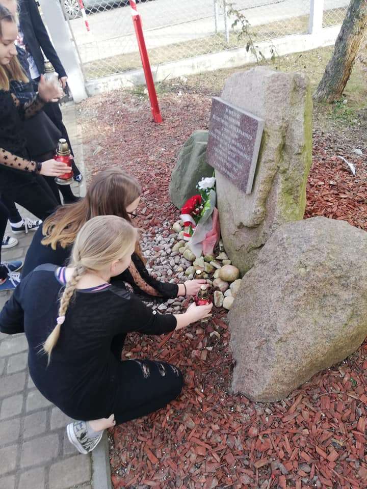 W czasie apelu w szkole w Zajączkowie