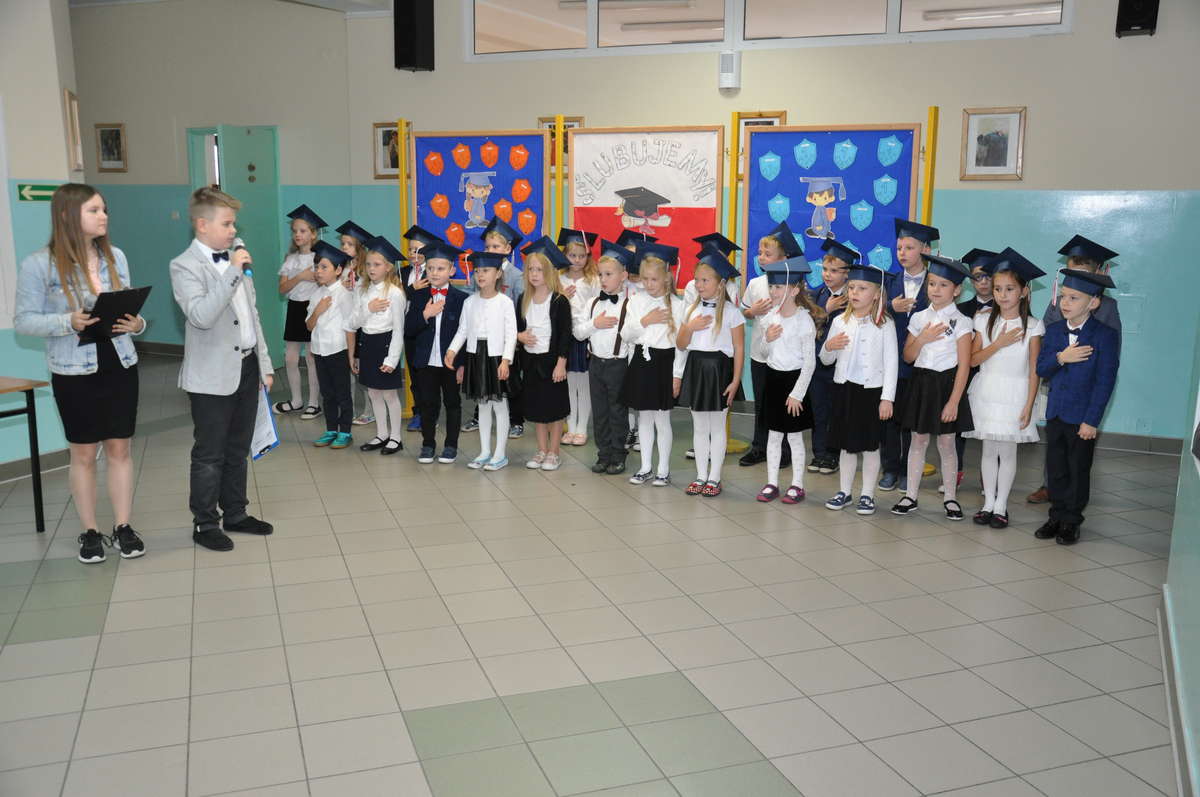 Uczniowie klasy pierwszej z Mroczna złożyli uroczystą przysięgę