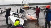 Wypadek na Jezioraku. Trzech załogantów w wodzie