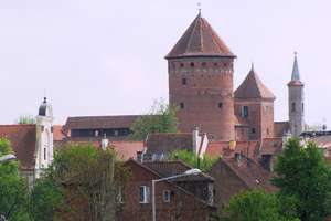 Reszel: zamek z disnejowska wieżą