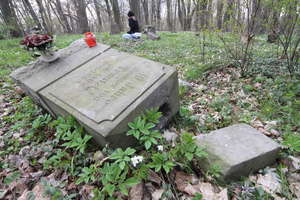 Olsztyn Miłośnicy historii chcą odnowić zniszczony cmentarz na Tracku.