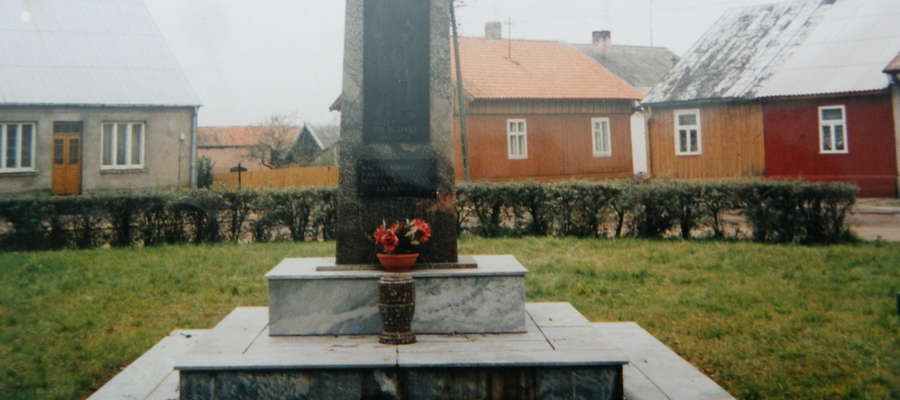 Pomnik Józefa Piłsudskiego w Janowie