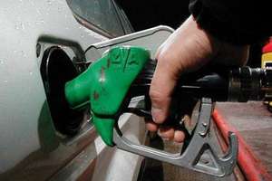 Ceny paliw spadły. Czy tankować na zapas przed 1 listopada?