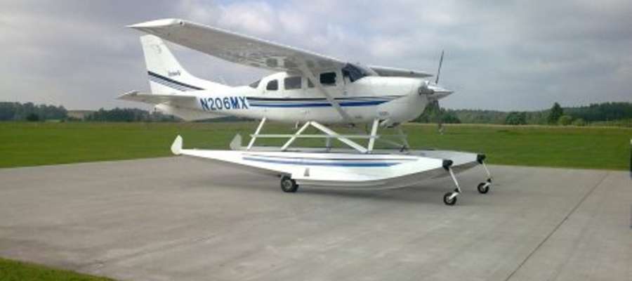 Ten nietypowy wodnosamolot typu Cessna wylądował w Gryźlinach