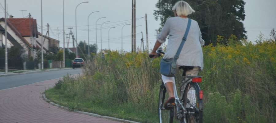 Piskie ścieżki rowerowe cieszą się latem ogromnym powodzeniem. Widać to po ilości korzystających z nich. Miejmy nadzieję, ze te w Orzyszu od następnego lata będą bardziej bezpieczne i przyjazne miłośnikom dwóch kółek. 
