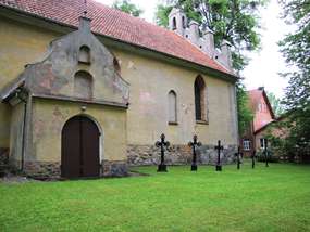 Kościół z XIV wieku w Runowie