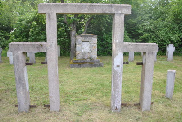 Jeże: cmentarz wojenny - full image