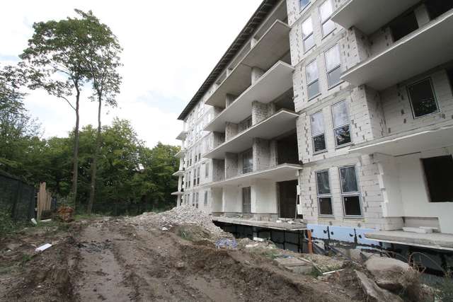Polacy kupują większe i droższe mieszkania - full image