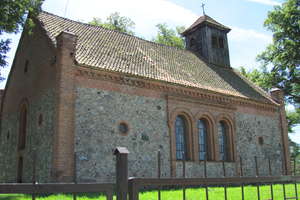 Rybno: kamienny kościół ewangelicki z 1855 roku