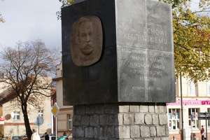 Kętrzyn: Pomnik Wojciecha Kętrzyńskiego