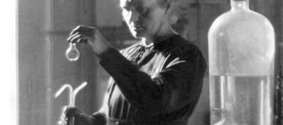 Maria Skłodowska-Curie przy pracy naukowej