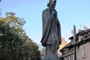 Olsztyn: pomnik św. Jana Nepomucena