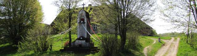Pomnik poległych w Błudowie (powiat ziemski elbląski) - full image