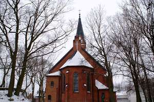Karolewo: neogotycki kościół z 1899 roku
