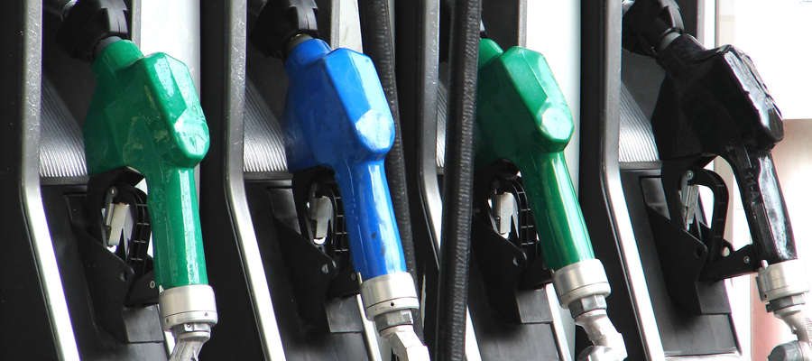 Ekspert: Do końca roku cena benzyny spadnie poniżej 4 zł za litr
