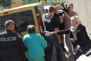 Mord w Lepnie: Badają ślady zostawione na miejscu zbrodni