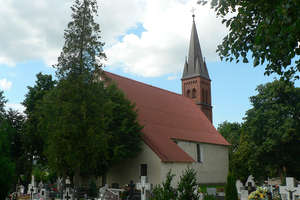 Kościół św. Michała i stary cmentarz w Bisztynku 