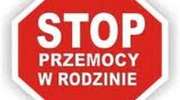 28-latek wszczął awanturę w domu. Uderzył brata butelką w twarz
