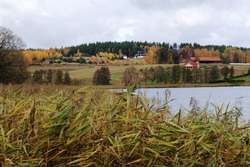 Gajlity: stary dwór nad jeziorem Blanki