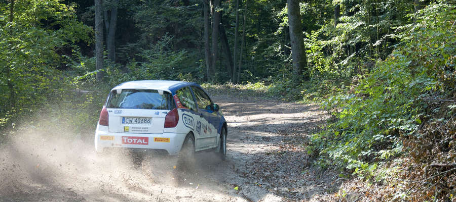 Citroen C2 Ariela Piotrowskiego w okolicach Barkwedy pod Olsztynem