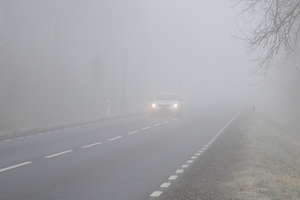 Niedzielny poranek mroźny i we mgle. Jest ostrzeżenie pogodowe