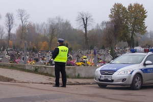 Przy Święcie Zmarłych policjanci apelują o ostrożność 
