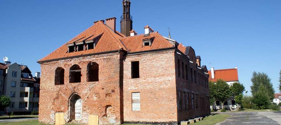 Dzisiejszy ratusz powstał na gruzach kompletnie zniszczonego w 1945 roku miasta