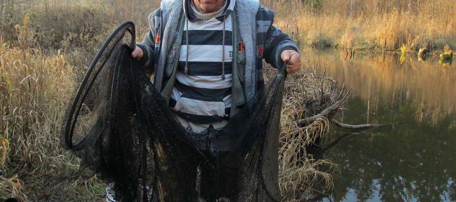 Elma płynąca za wioską Koniewo to jedyna z niewielu rzek w naszym okręgu, gdzie można jeszcze złowić dorodne ryby 