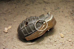 53-latek z Iławy groził swojej sąsiadce trzymając w ręku atrapę granatu!