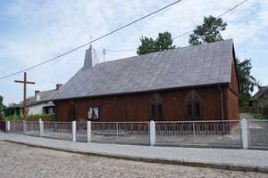 Faryny: kościół w starej mazurskiej chacie