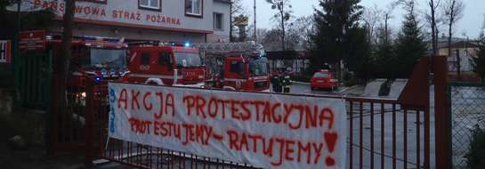 5 stycznia o godz. 12.00 zawyły syreny w wozach strażacki — w ten sposób braniewscy strażacy protestują przeciwko polityce finansowej rządu