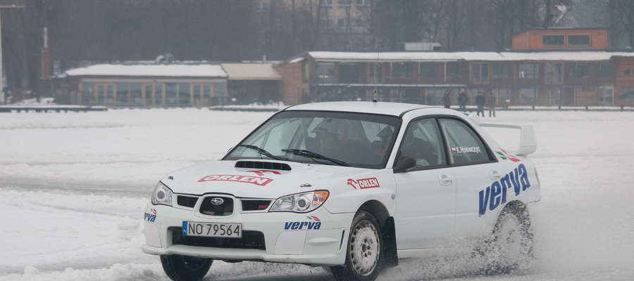 Największą atrakcją imprezy były popisy Krzysztofa Hołowczyca w subaru imprezie.