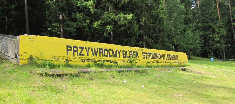To dawna trybuna honorowa na Stadionie Leśnym w Olsztynie