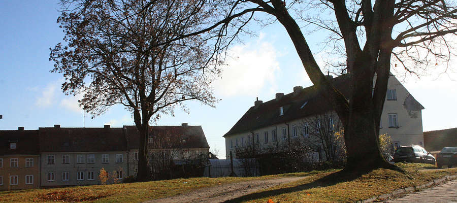Na tym terenie do lat 30. ubiegłego stulecia istniał cmentarz żydowski