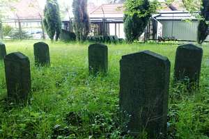 Olsztyn: cmentarz z I wojny światowej przy ulicy Szarych Szeregów