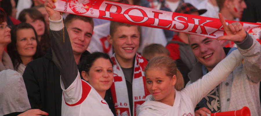 Polscy kibice są pewni, że w mistrzostwach świata 2018 r. zobaczymy także Polaków - kto wie może akurat na stadionie w Kaliningradzie