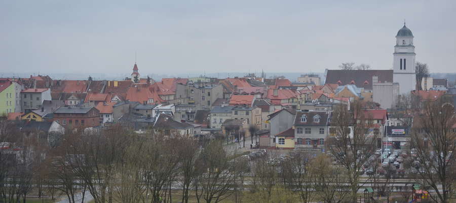 Panorama miasta z okna wieży