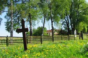 Jesionowo: resztki starego cmentarza katolickiego