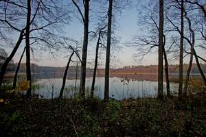 Mazury jesienią - jezioro Piłakno