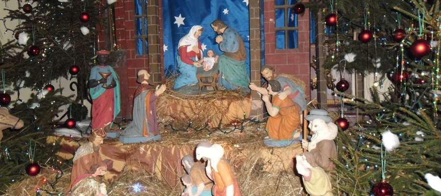 Wiernych przychodzących na pasterkę witała szopka betlejemska