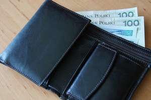 W Olsztynie znaleziono portfel z dużą sumą pieniędzy. W środku jest kilka tysięcy złotych w różnych walutach