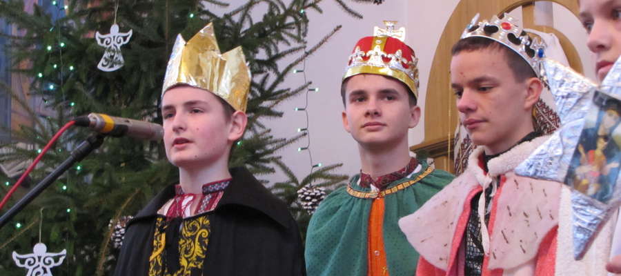 Węgorzewscy gimnazjaliści w roli Trzech Króli