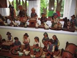 Gliniane figurki Władysławy Prucnal w Muzeum Regionalnym w Pieckach