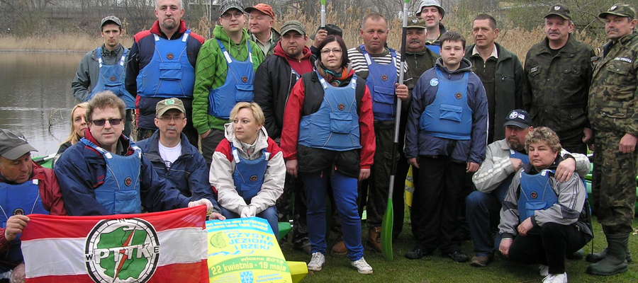 "Rodzinne" zdjęcie uczestników przed wypłynięciem do akcji