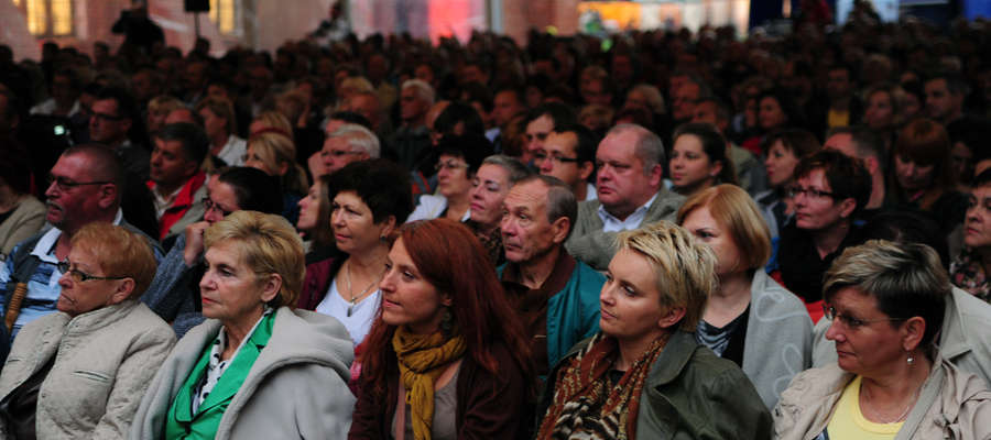   Elbląskie Noce Festiwal Piosenki Wartościowej przyciągają tłumy elblążan 