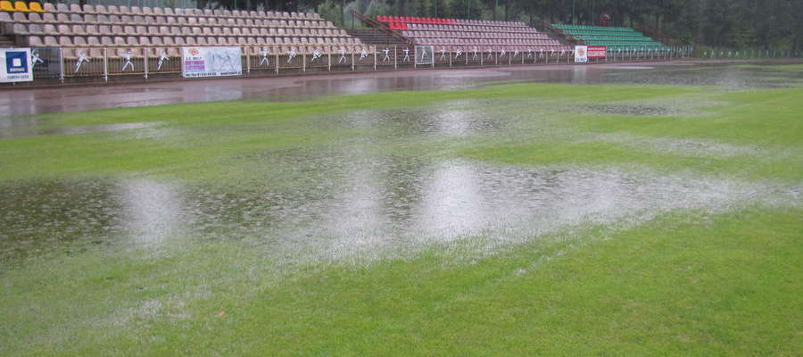 W sobotę nie udało się rozegrać meczu w Gołdapi, bo boisko zamieniło się w basen. Inauguracyjne zwycięstwo "zieloni" odnieśli więc w Elblągu.