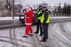 Policjanci i Mikołaj 
kontrolowali kierowców 
