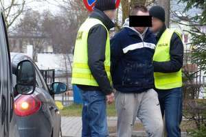 Pijany chciał rozjechać policjanta.Trafił do aresztu!